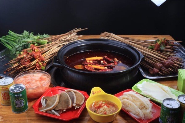 四川成都串串香培訓(xùn)班哪家好？串串香底料技術(shù)培訓(xùn)哪家好？